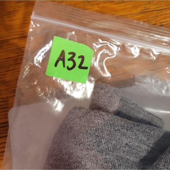 Hannah Gray Long Sleeve Sweater Size Large - Picture 9 of 9